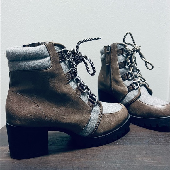 Scoop Sadie Brown and gray lace-up heel bootie. - Picture 2 of 4